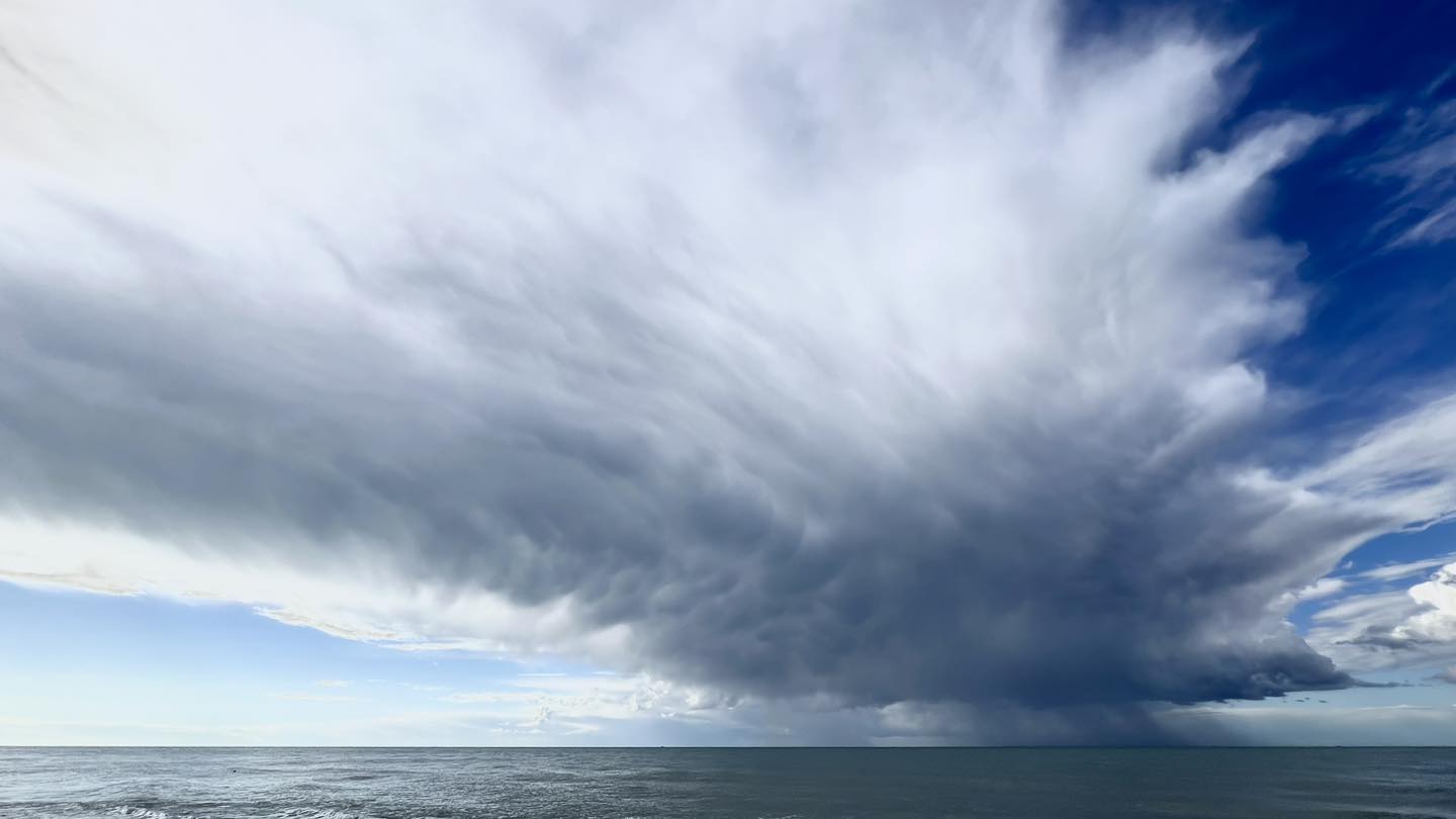 Le nuvole su Ostia: quando il cielo racconta il tempo